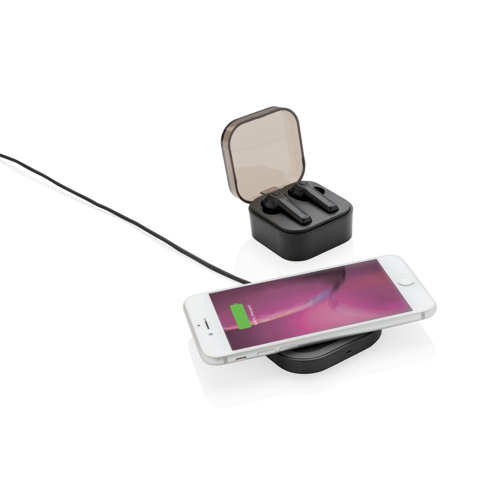 Earbuds with discount wireless charging case